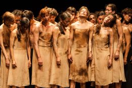 Sacre 3, Wuppetraler Tanztheater Pina Bausch.jpg